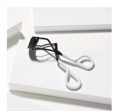 TWEEZERMAN Classic Wimpernzange onyx, Щипцы для завивки ресниц Classic Lash Curler (США), нержавеющая сталь, силиконовая подушечка, 3 сменные подушечки, эргономичная ручка, Onyx