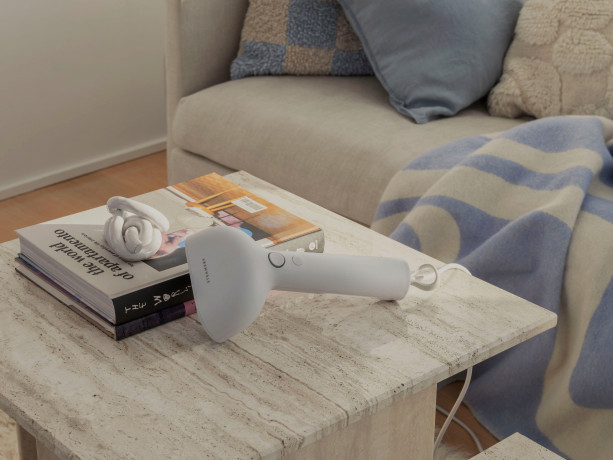 Steamery Steamery Dampfbugeleisen Cirrus X Handheld Steamer, 1200 W, Aufhangeschlaufe aus Silikon fur einfache Aufbewahrung Паровой утюг Cirrus X, ручной отпариватель, 1200 Вт, силиконовая петля для подвешивания для удобного хранения