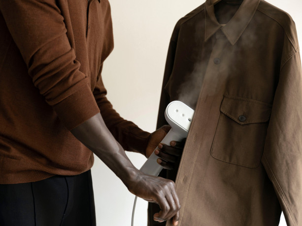 Steamery Steamery Dampfbugeleisen Cirrus X Handheld Steamer, 1200 W, Aufhangeschlaufe aus Silikon fur einfache Aufbewahrung Паровой утюг Cirrus X, ручной отпариватель, 1200 Вт, силиконовая петля для подвешивания для удобного хранения