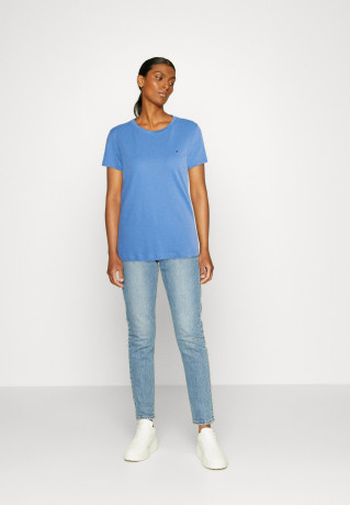 Tommy Hilfiger NEW CREW NECK TEE Basic T-shirt sky cloud ФУТБОЛКА NEW CREW NECK Базовая футболка небо облако